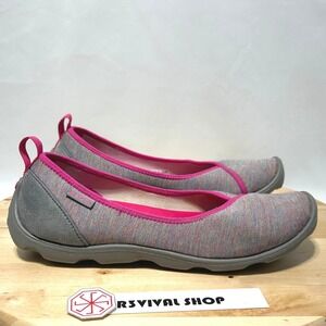 These are Crocs Women's 'Duet Busy Day' Heather Grey/Pink Slip-On Comfort Shoe 8